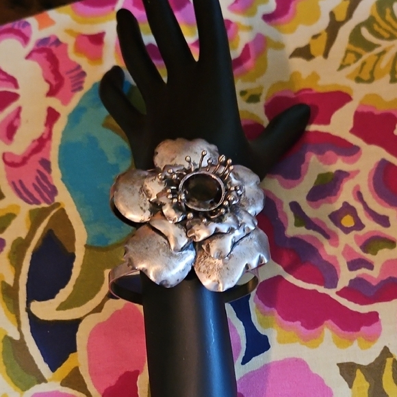 Elegant Silver Floral Bracelet